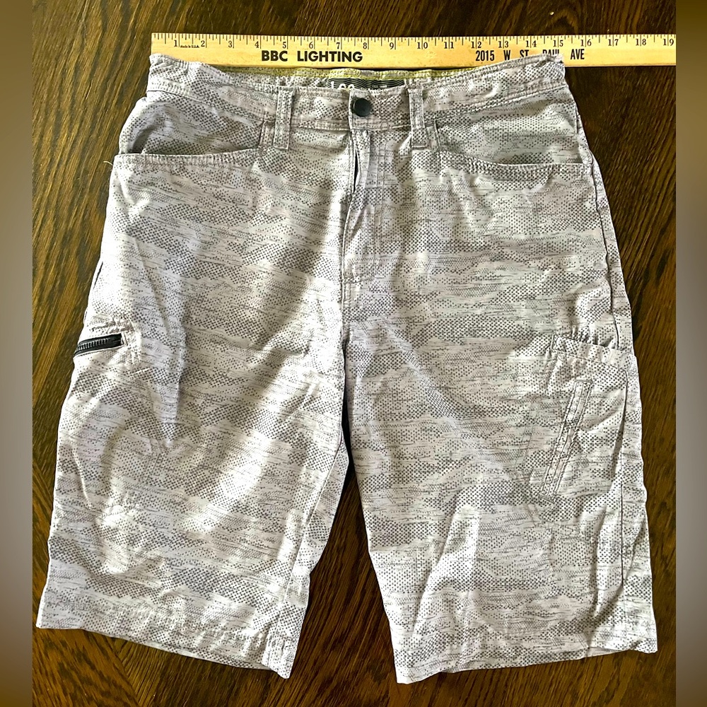 Lee 16 Husky adjustable waist light gray zip pocket lightweight dry fast